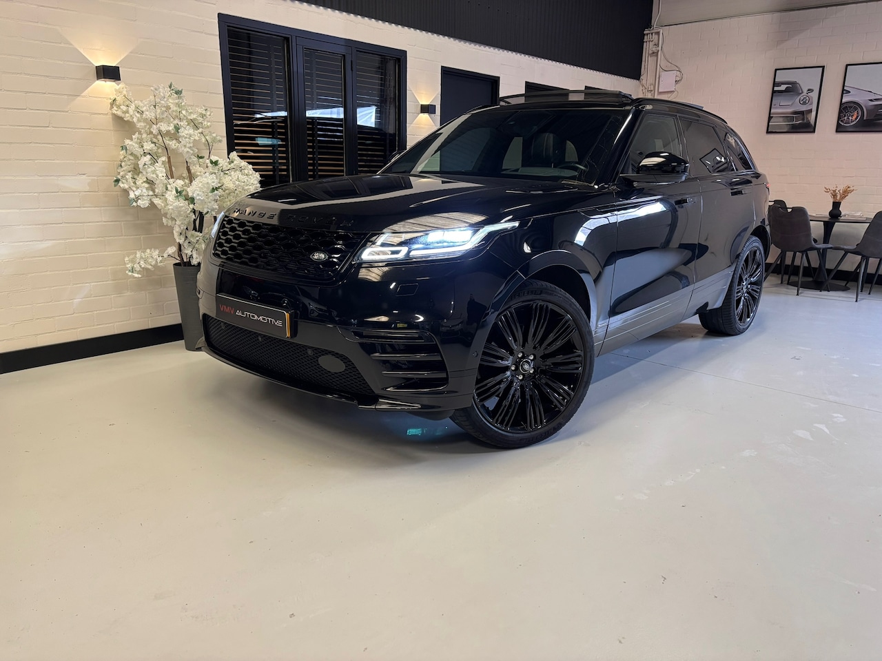 Land Rover Range Rover Velar - 2.0 I4 Turbo AWD R-Dynamic P300 |Pano|Sfeer|Keyless|Luchtvering| - AutoWereld.nl