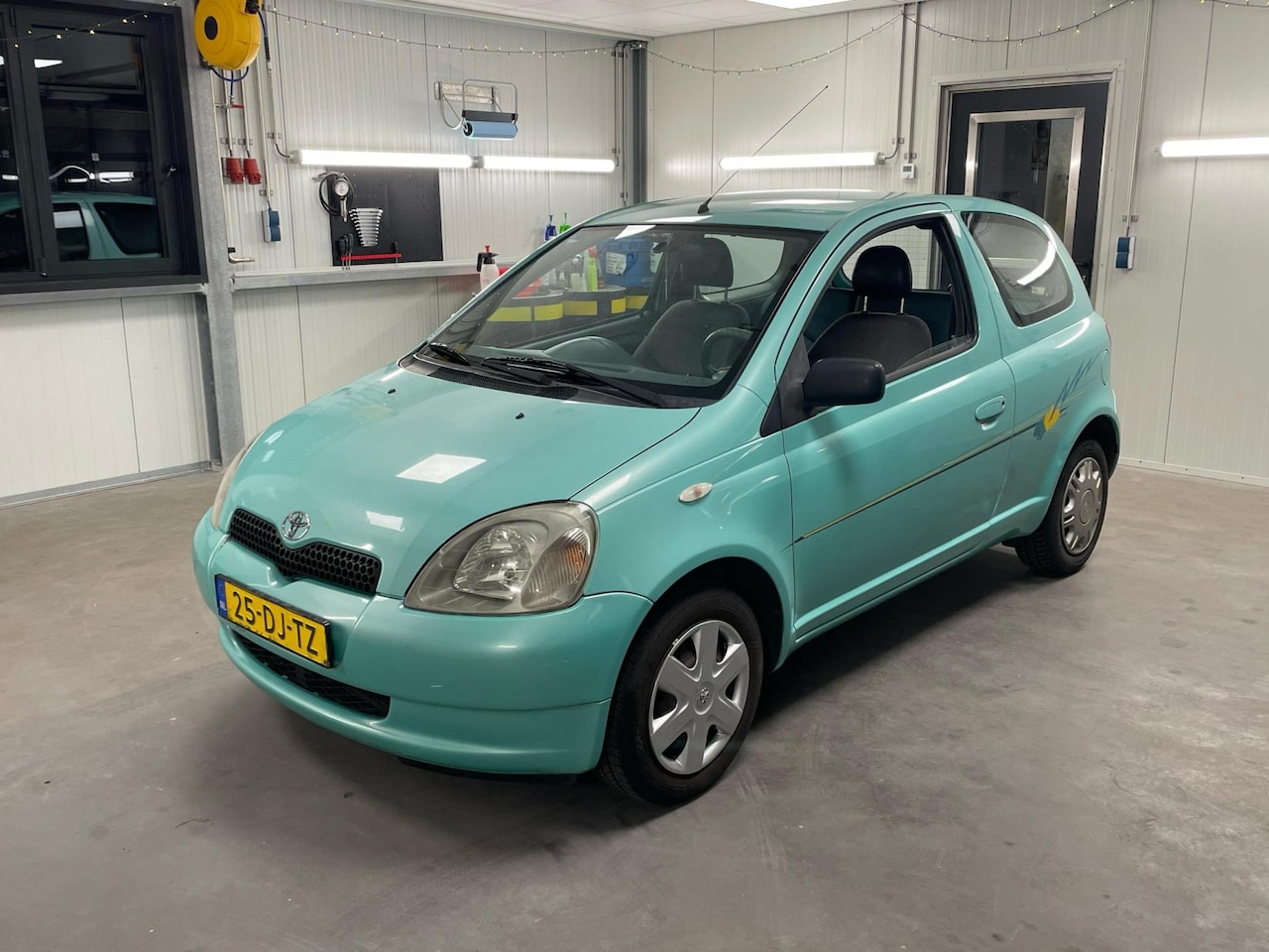 Toyota Yaris - 1.0-16V VVT-i Terra 1.0-16V VVT-i Terra | NIEUWE APK - AutoWereld.nl