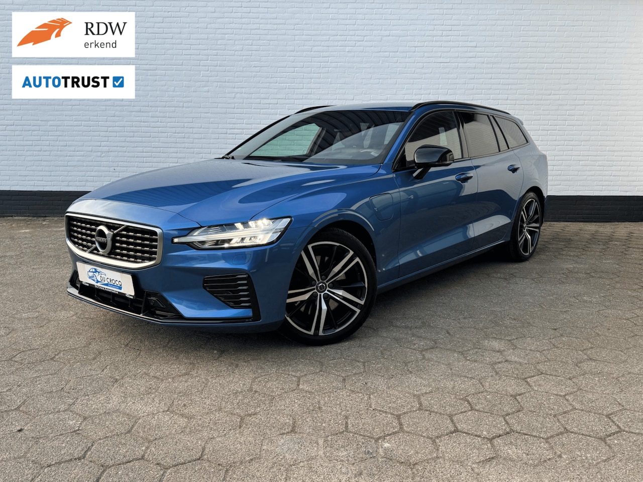 Volvo V60 - T8 Twin Engine AWD R-Design l TREKHAAK l MASSAGE l VOL! - AutoWereld.nl