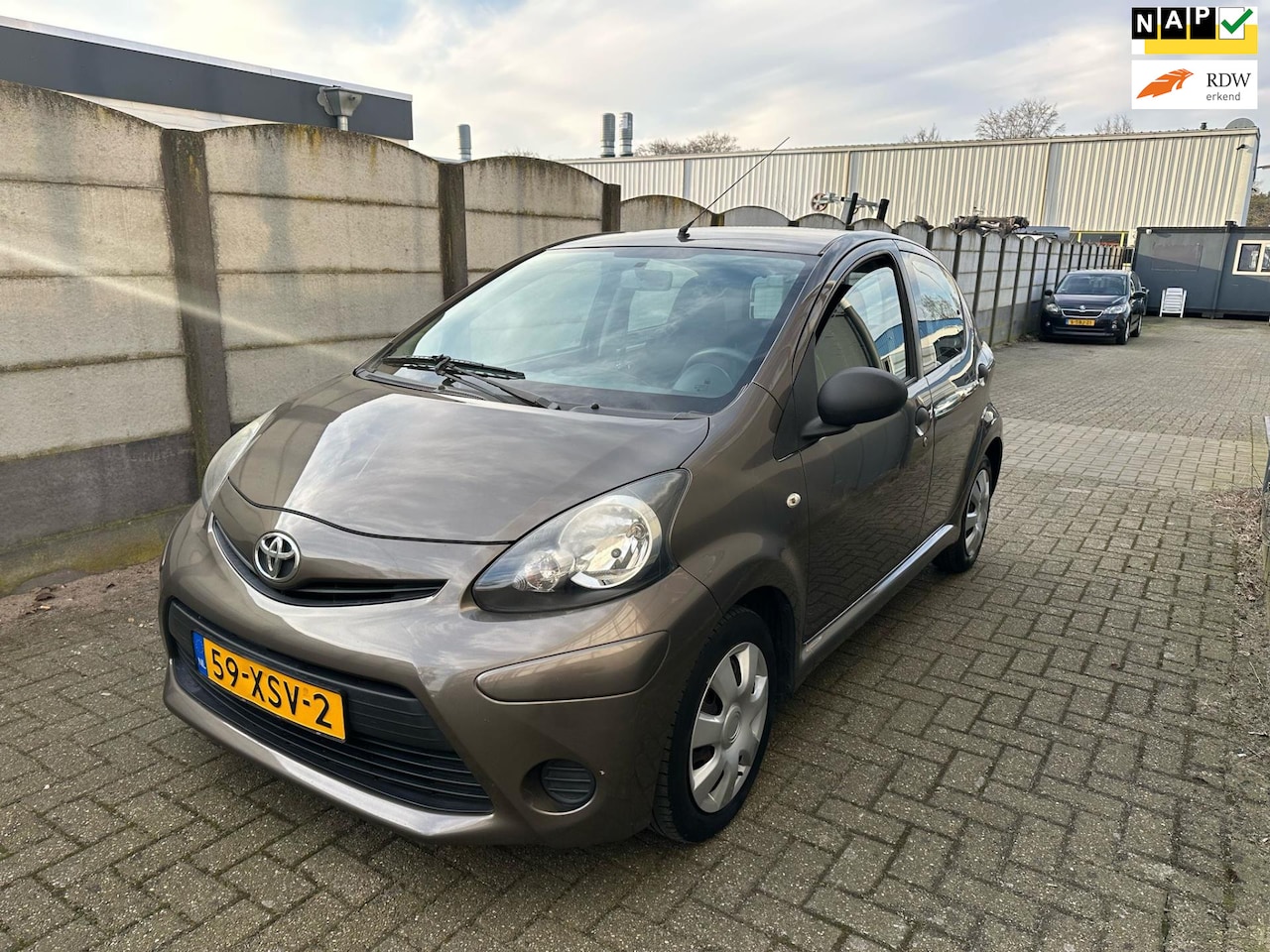 Toyota Aygo - 1.0 12V 5-DRS 2012 AIRCO/ DEALER ONDERHOUDEN! - AutoWereld.nl