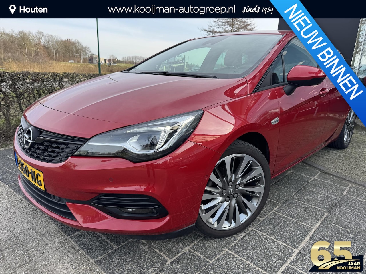 Opel Astra - 1.2 Launch Elegance | Extra Set Winterwielen | Afneembare Trekhaak | Keyless Entry | Leder - AutoWereld.nl