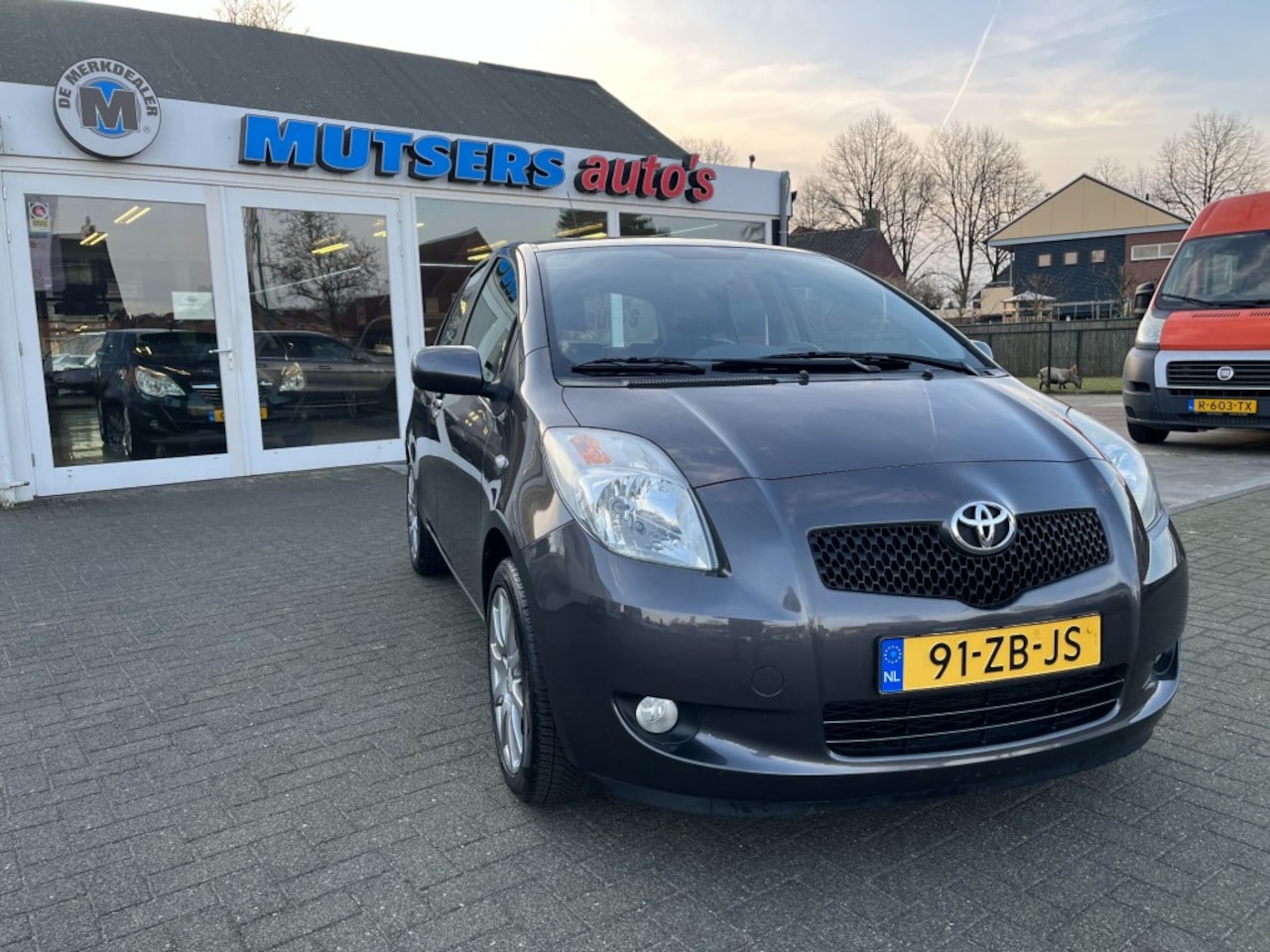 Toyota Yaris - 1.3 VVT-i Executive 1.3 VVTI EXECUTIVE,AIRCO, LEER, zeer mooi! - AutoWereld.nl