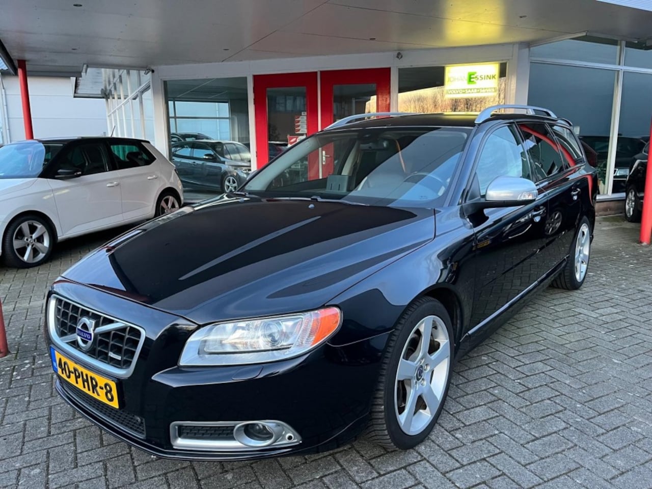 Volvo V70 - 2.0T R-EDITION AUTOMAAT XENON/CLIMA/LEDER! - AutoWereld.nl