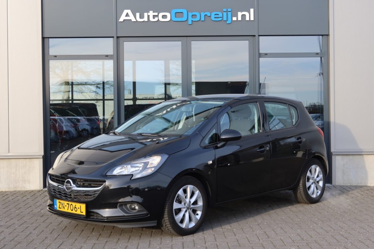 Opel Corsa-e - 1.4 Favourite 90pk Airco, Cruise, PDC, LM-Velgen - AutoWereld.nl