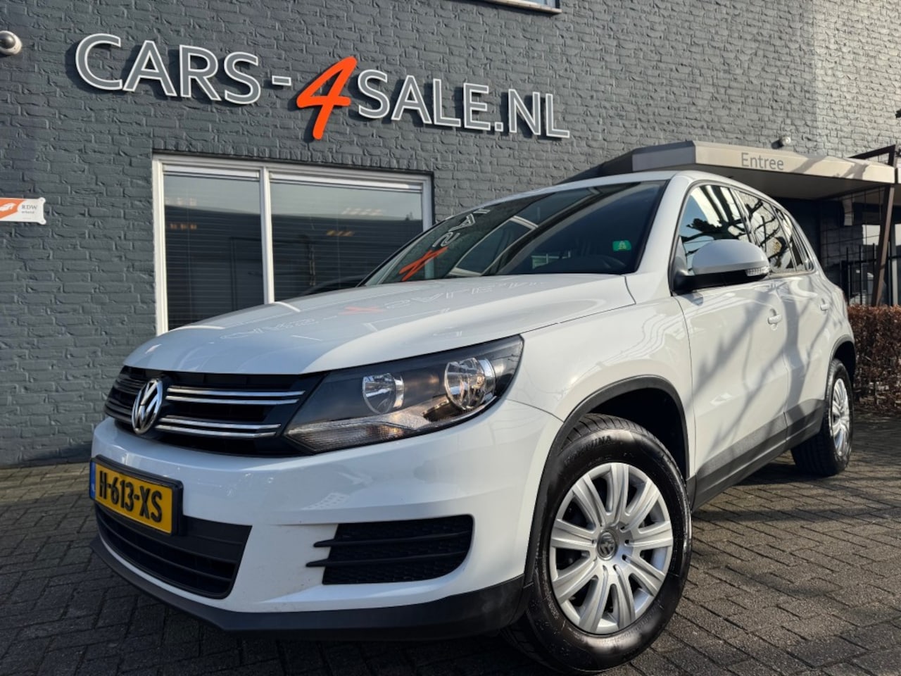 Volkswagen Tiguan - 1.4 TSI TRENDLINE + D-glas + Stoelverwarming + Trekhaak- 120 dkm - AutoWereld.nl