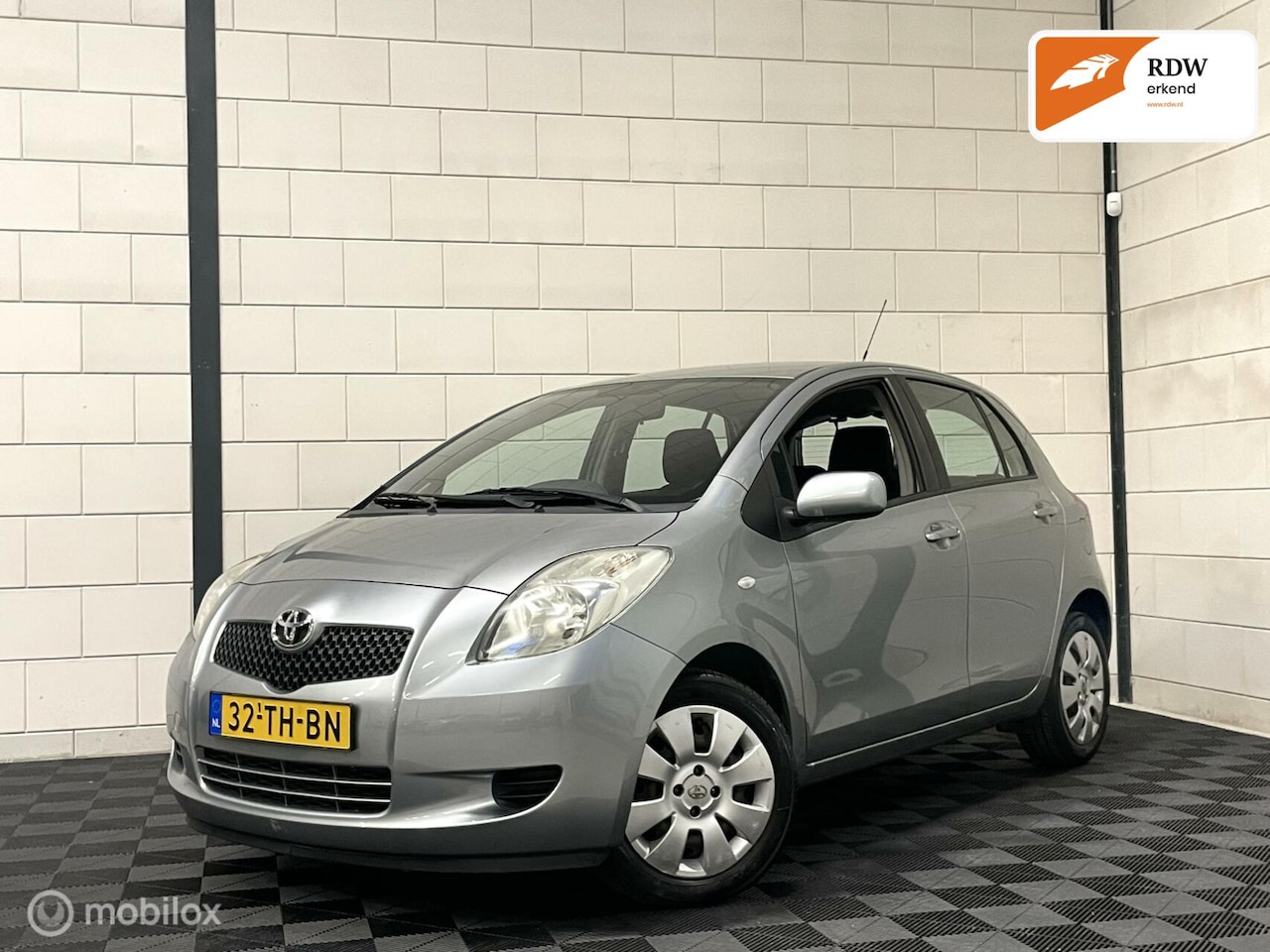 Toyota Yaris - 1.3 VVTi Sol 5Deurs 2eEIGENAAR 4CILINDER AIRCO - AutoWereld.nl