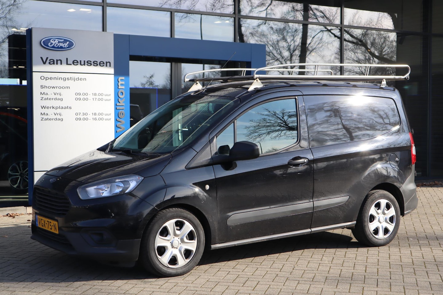 Ford Transit Courier - 1.5 TDCI TREND AIRCO SCHUIFDEUR RVS-IMPERIAAL - AutoWereld.nl