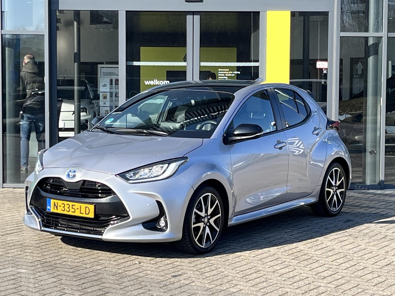 Toyota Yaris - 1.5 Hybrid Executive Verwarmbare voorstoelen | Apple carplay/android Auto | Lichtmetalen V - AutoWereld.nl