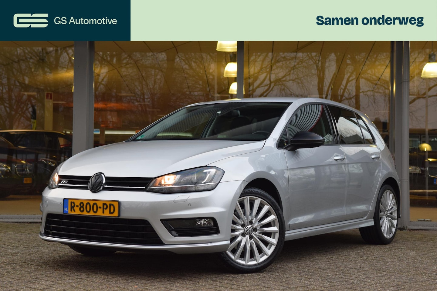 Volkswagen Golf - 1.2 TSI 110PK R-line met navi/camera/xenon - AutoWereld.nl