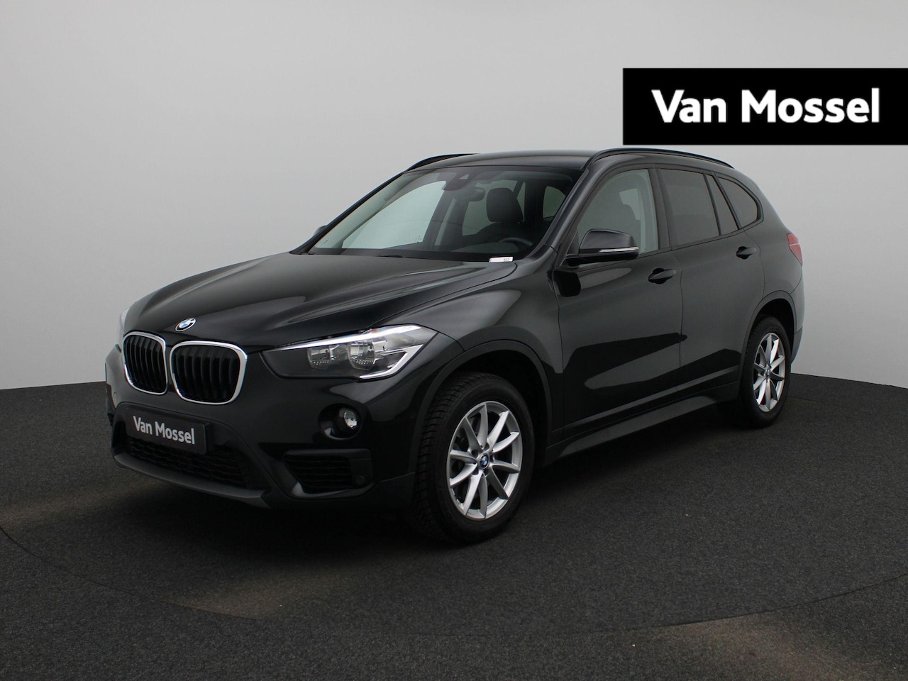 BMW X1 - sDrive20i Executive | Navigatie | Camera | Stoelverwarming | Climate Control | - AutoWereld.nl