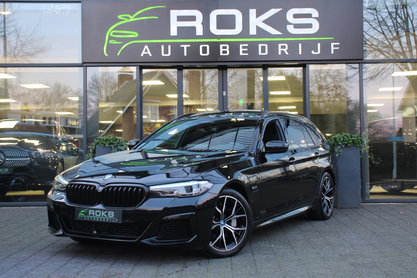 BMW 5-serie Touring - 530e xDrive High Executive M-Sport Shadowline/Leder/Panoramadak - AutoWereld.nl