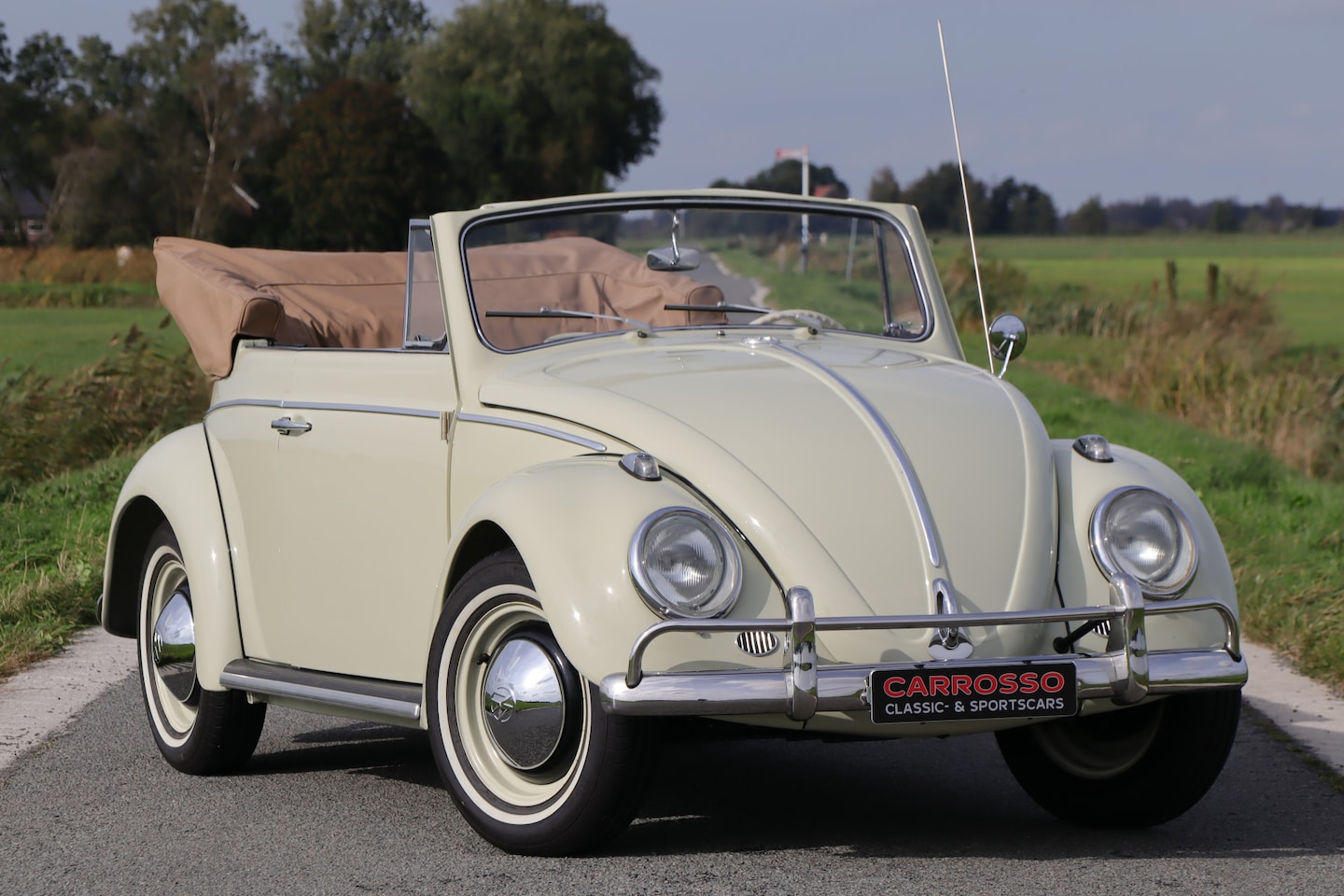 Volkswagen Kever Cabriolet - Type 15 Karmann - High Quality Restauration - AutoWereld.nl