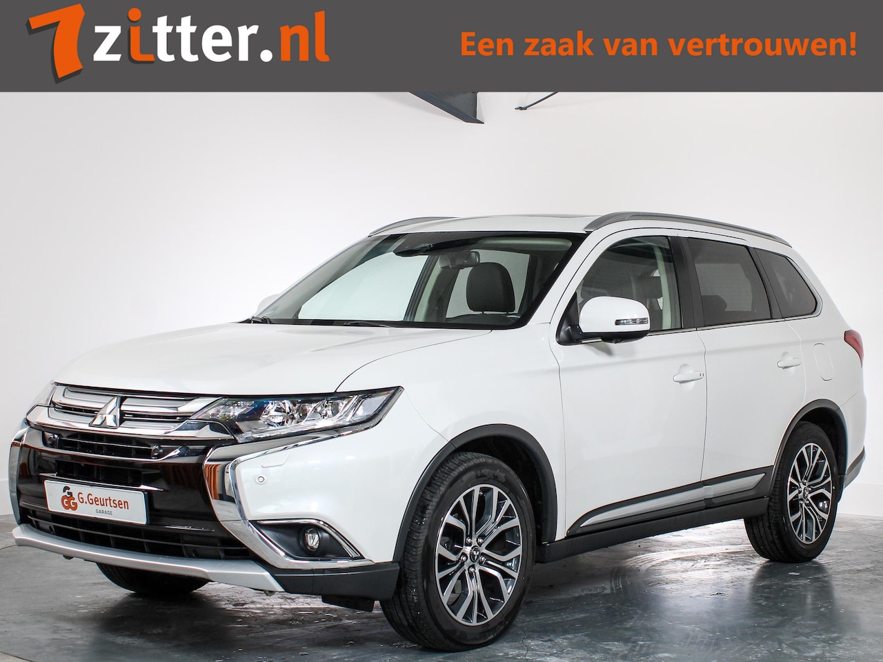 Mitsubishi Outlander - 2.0 4WD Limited+, 7-Persoons, Lederen bekleding, Schuif/kantel Dak, Trekhaak, Bluetooth, S - AutoWereld.nl