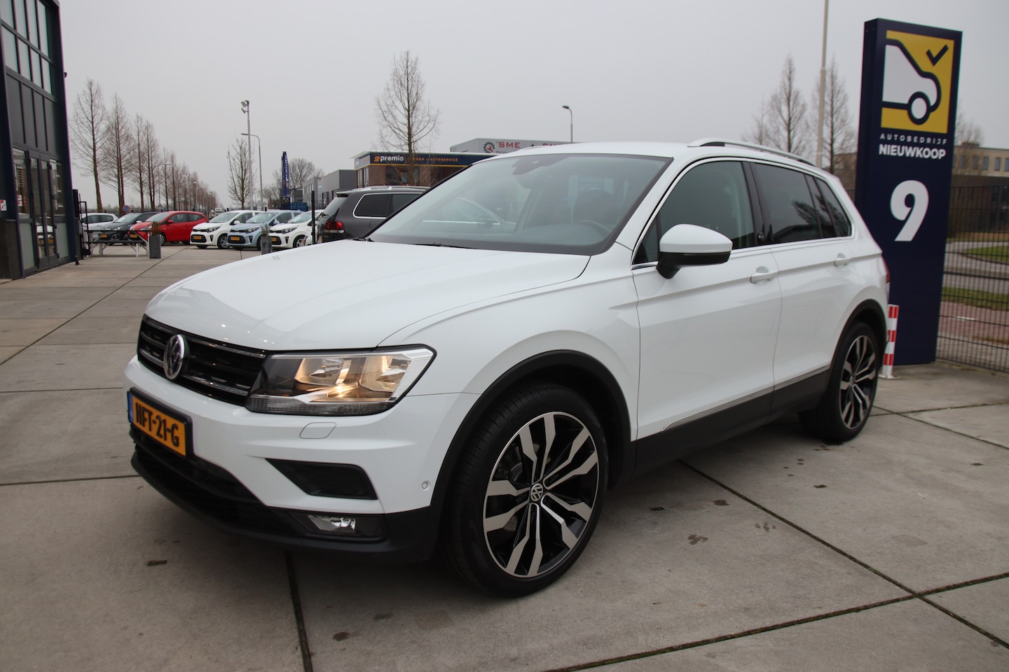 Volkswagen Tiguan - 1.4 TSI 150pk Comf. Business DSG, Carplay/Camera, winter pakket, trekhaak Aanbieding! - AutoWereld.nl