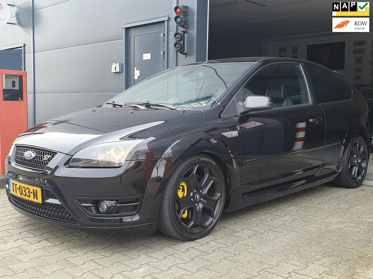 Ford Focus - 2.5-20V ST - 300+ PK / CARPLAY / RECARO LEDER / STOELVERW. / VOORRUIT VERW. / DISTRIB. VER - AutoWereld.nl