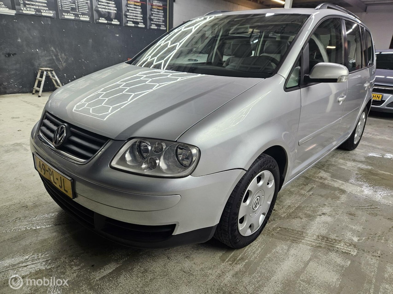 Volkswagen Touran - 1.6 16V FSI Trendline|Automaat | APK | NAP - AutoWereld.nl