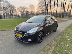 Peugeot 208 - 1.2 VTi Urban Soul Netjes en goed onderhouden