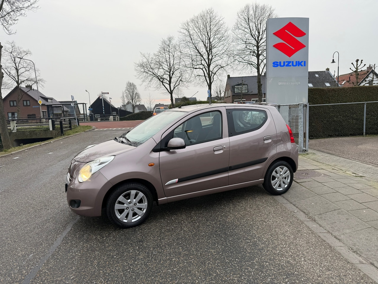 Suzuki Alto - 1.0 Exclusive // Airco // Nette door ons onderhouden ALTO // Stootlijst // Spoiler // Rijk - AutoWereld.nl