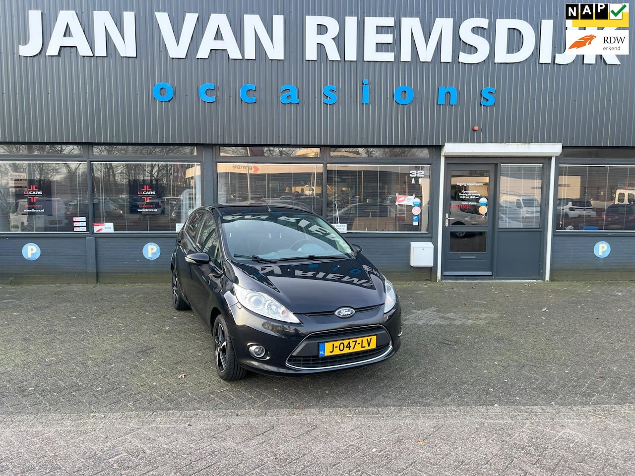 Ford Fiesta - 1.25 Ghia bj 2010 5 deurs zwart airco sportvelgen - AutoWereld.nl