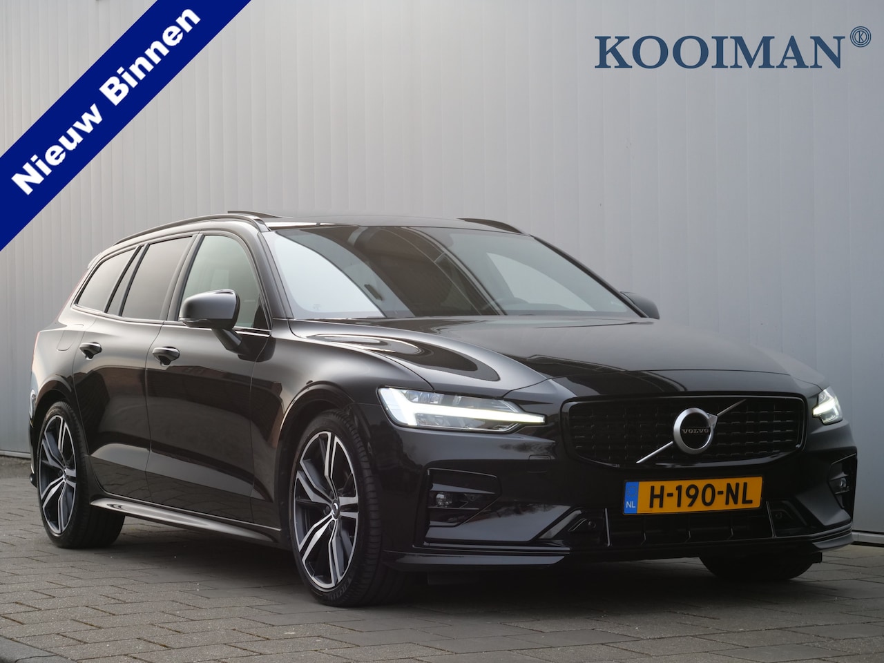 Volvo V60 - 2.0 T4 211pk R-Design AUTOMAAT Panoramadak / Leder / Apple Carplay / 19inch - AutoWereld.nl