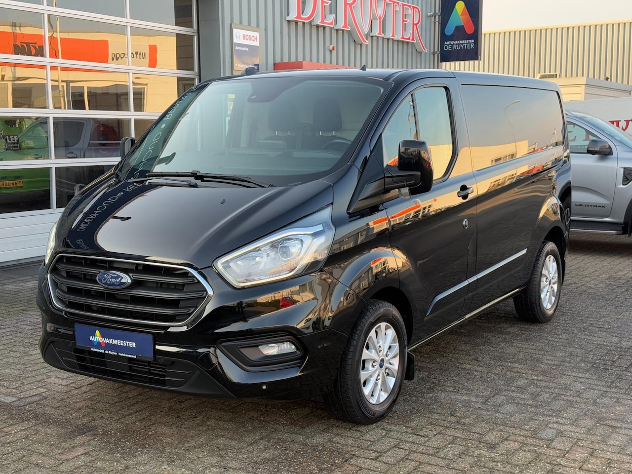 Ford Transit Custom - 300 2.0 TDCI L1H1 Limited 170PK Automaat Airco Navigatie Camera PDC Stoelverwarming - AutoWereld.nl