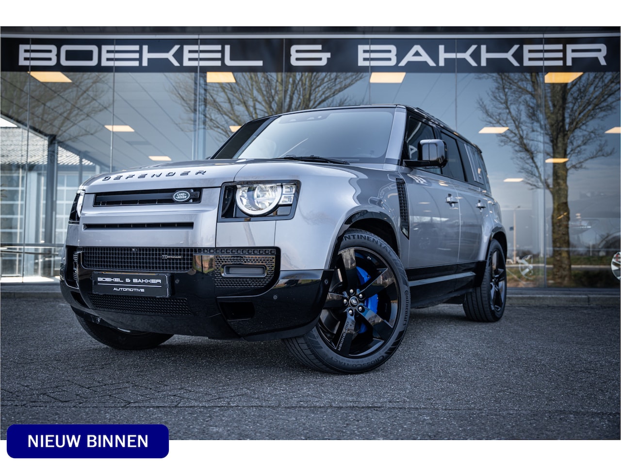 Land Rover Defender 110 - 2.0 P400e 110 X-Dynamic SE - URBAN Spoiler -22" velgen - AutoWereld.nl