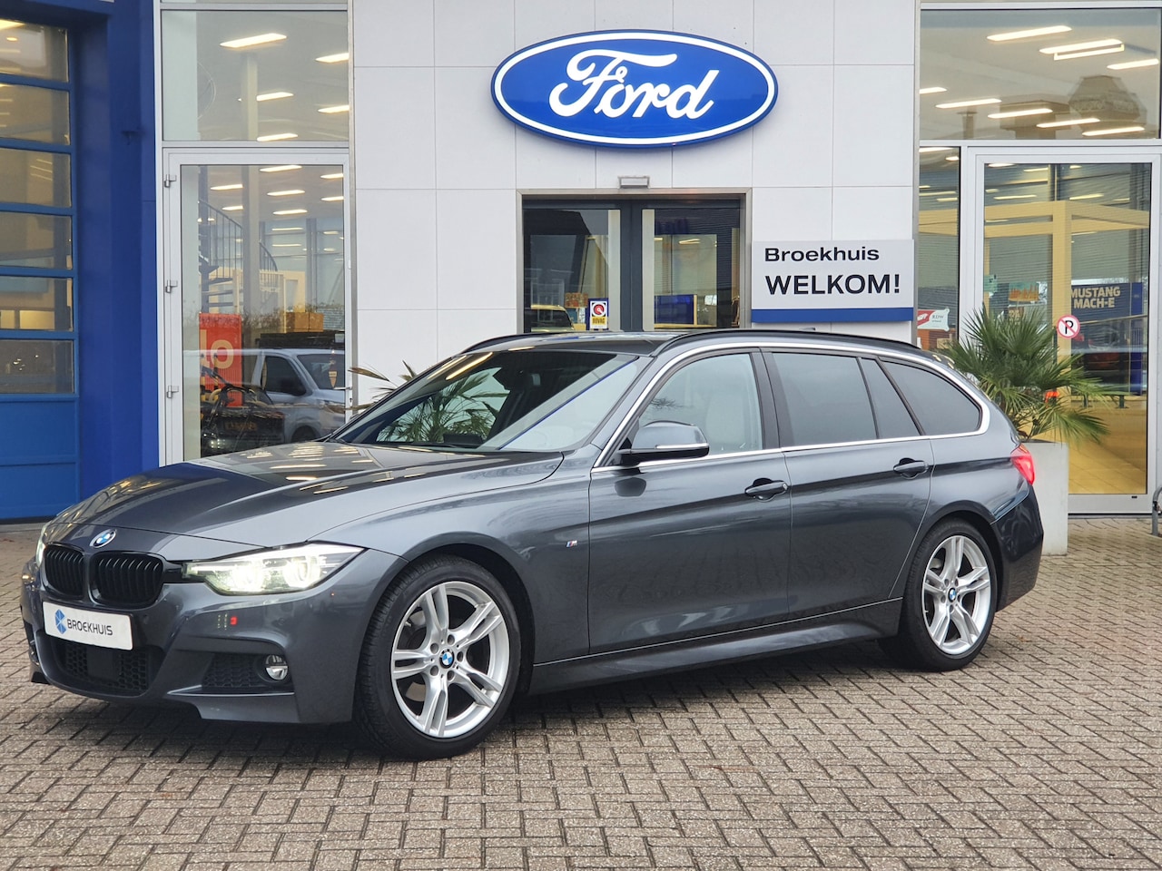 BMW 3-serie Touring - Touring 320i Automaat M-Sport 184PK Leder Sport | Navigatie | Stoel/Stuurverwarming | Crui - AutoWereld.nl