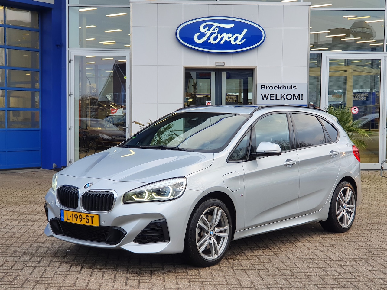 BMW 2-serie Active Tourer - 225xe Plug-In M-Pakket | Panoramadak | Leder | Head-Up - AutoWereld.nl