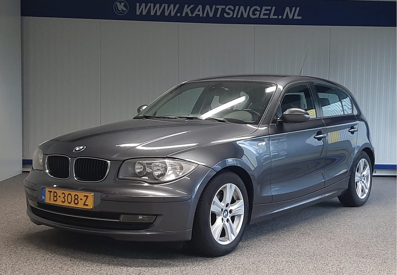 BMW 1-serie - 118i Business Line AUTOMAAT/NAVIGATIE - AutoWereld.nl