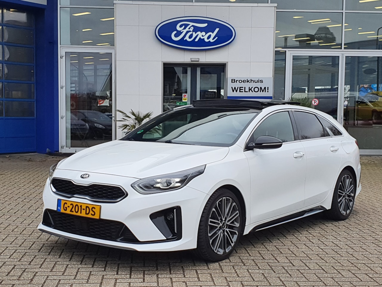 Kia Pro cee'd - 1.4 T-GDI GT-PlusLine | Panoramadak | Trekhaak | Elek. stoelen | Camera | Apple Carplay/An - AutoWereld.nl