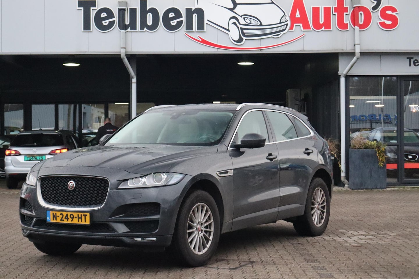 Jaguar F-Pace - 2.0 Portfolio AWD 20d !!Motor defect!! Panoramadak, Navigatie, Camera, Lederen interieur, - AutoWereld.nl