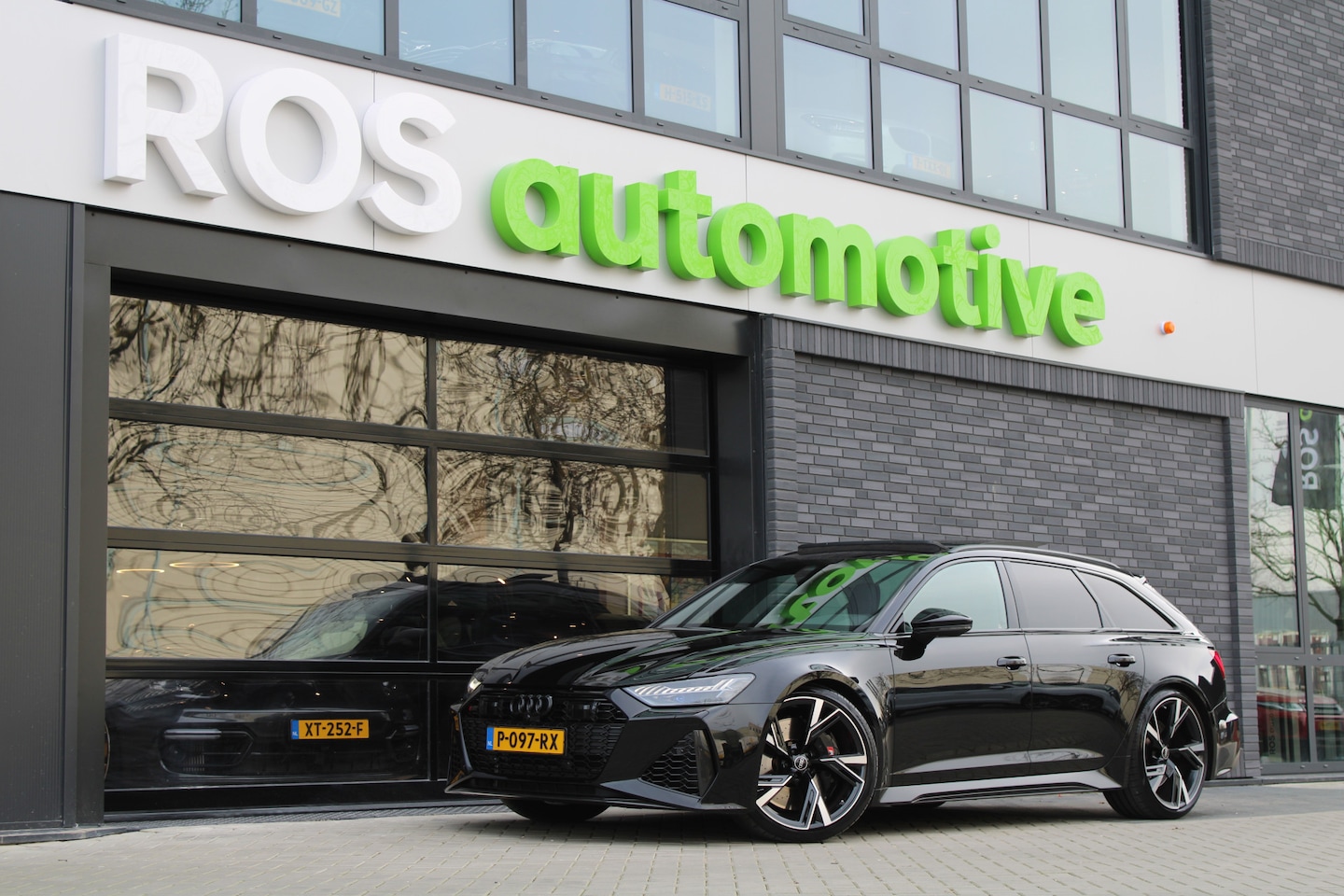 Audi RS6 - Avant RS 6 TFSI quattro | PANO | B&O | CARBON PACK | 4 WIELSTURING | LUCHTVERING | - AutoWereld.nl