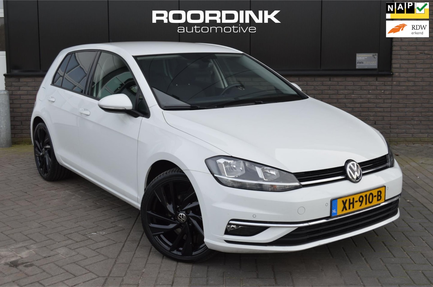 Volkswagen Golf - Clima|Adaptieve Cruise|Navi|19"Inch - AutoWereld.nl