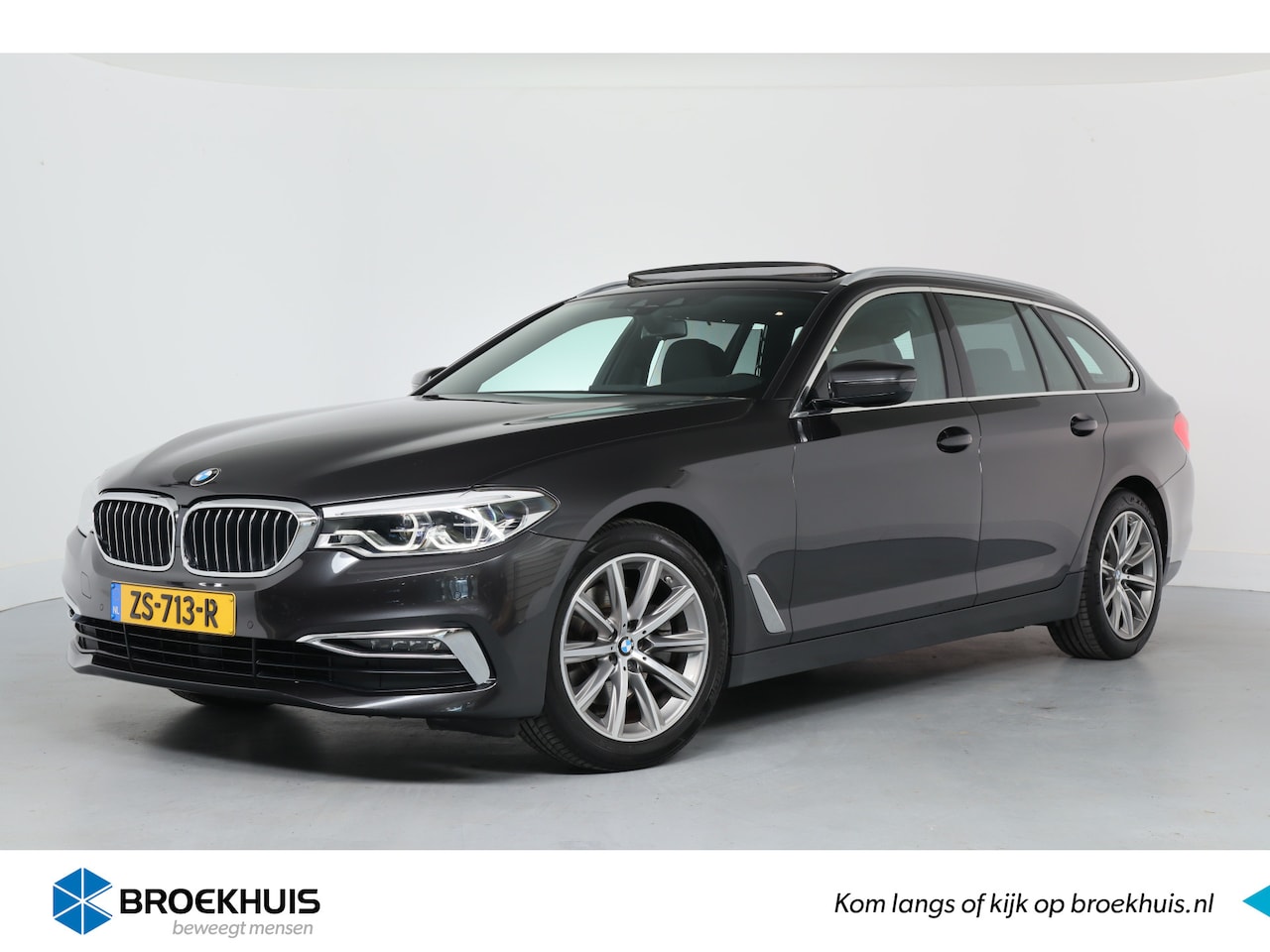 BMW 5-serie Touring - 520i High Executive Luxury Line | Panoramadak | Trekhaak Wegklapbaar | Elektr Stoel + Mem - AutoWereld.nl