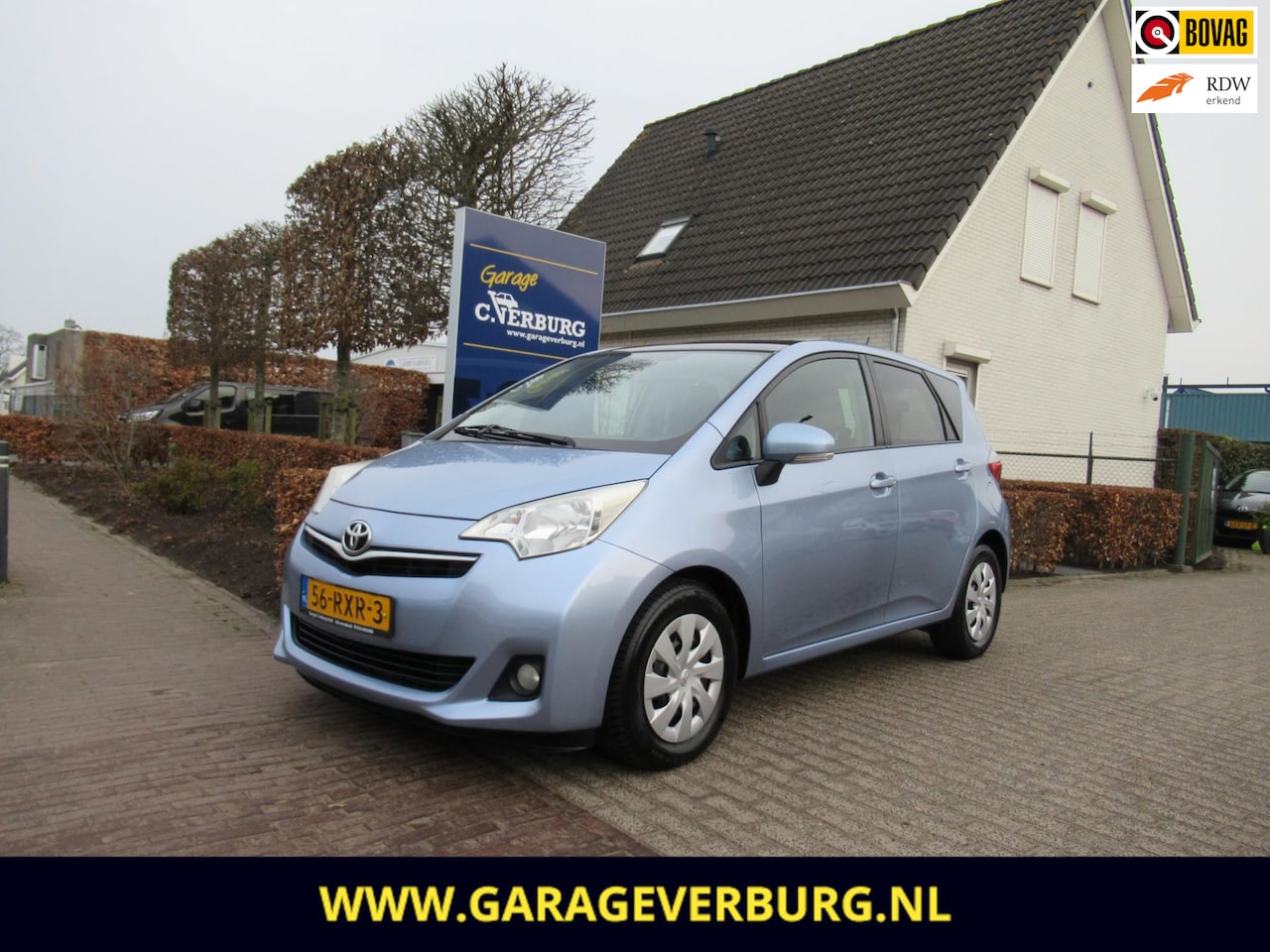 Toyota Verso S - 1.3 VVT-i Aspiration Automaat (Navi,Camera,Trekhaak,Panoramadak) - AutoWereld.nl