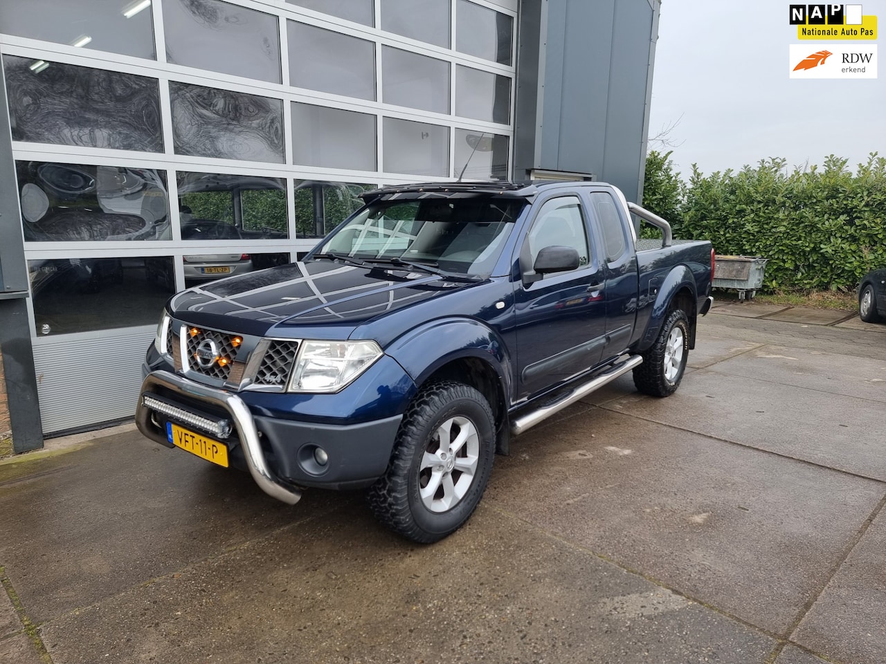 Nissan Navara - 2.5 dCi XE King Cab Comfort 2.5 dCi XE King Cab Comfort 4X4 - AutoWereld.nl