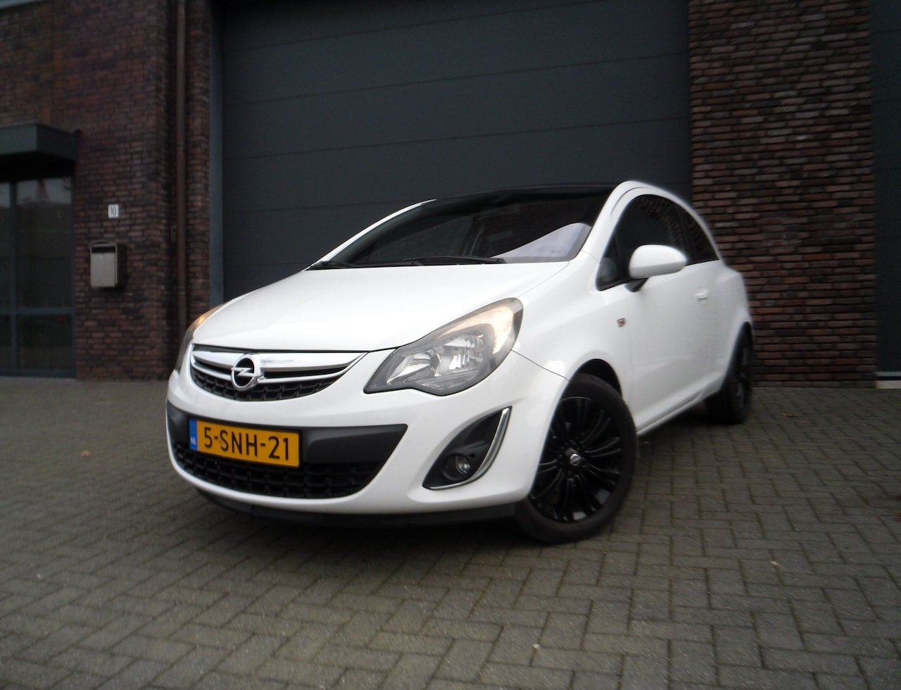 Opel Corsa - 1.2 EcoFlex Cosmo LPG Pano Schuifdak APK 2026 - AutoWereld.nl