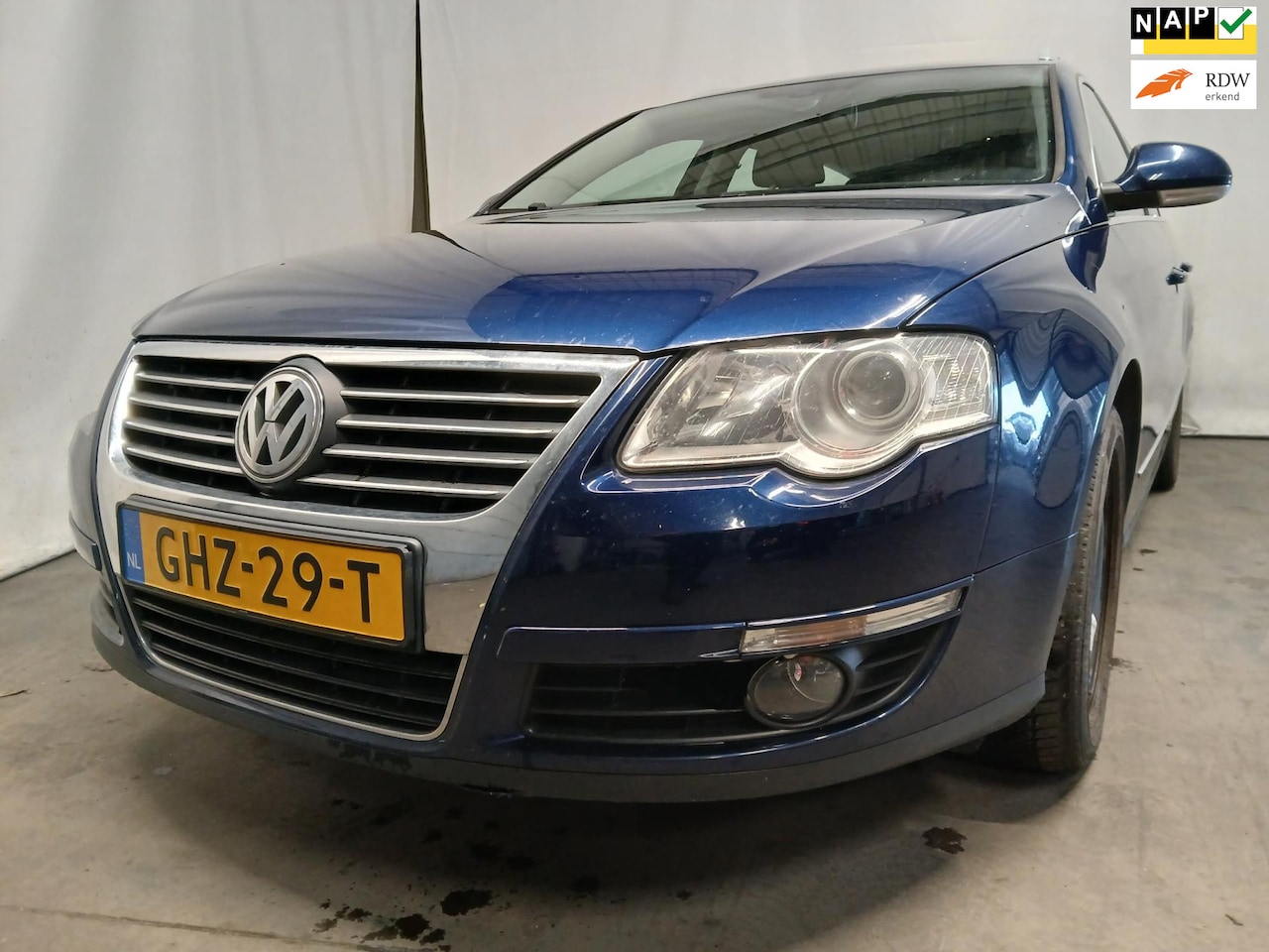 Volkswagen Passat Variant - 1.6 TDI Trendl BlueMotion - Airco - Schade - AutoWereld.nl