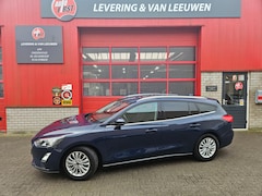 Ford Focus Wagon - 1.0 EcoBoost Titanium Business LM velgen/ Parkeersensoren v+a/ Navigatie/ Rijklaarprijs