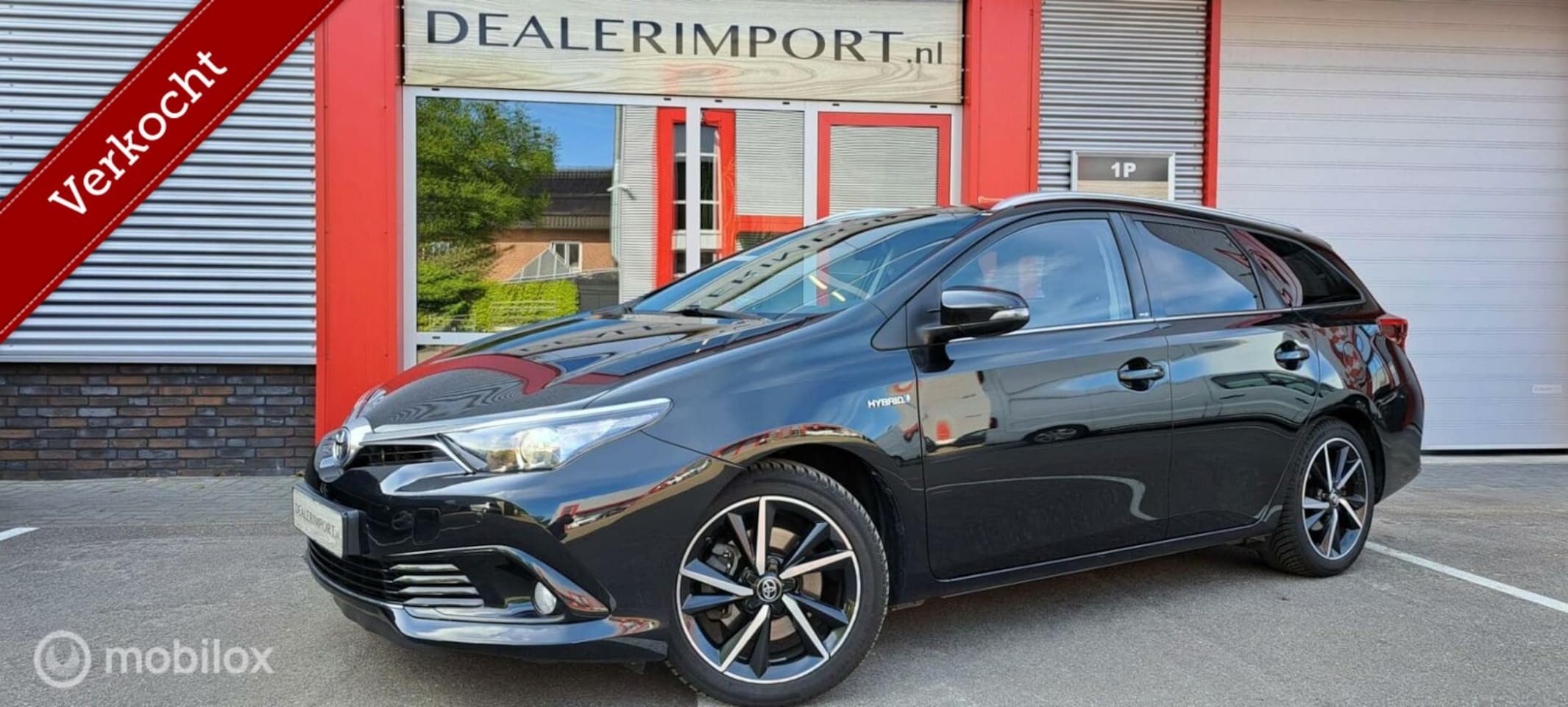 Toyota Auris Touring Sports - 1.8 Hybrid Black Edition S+ / ECC / NAVI / Cruisecontrol / - AutoWereld.nl