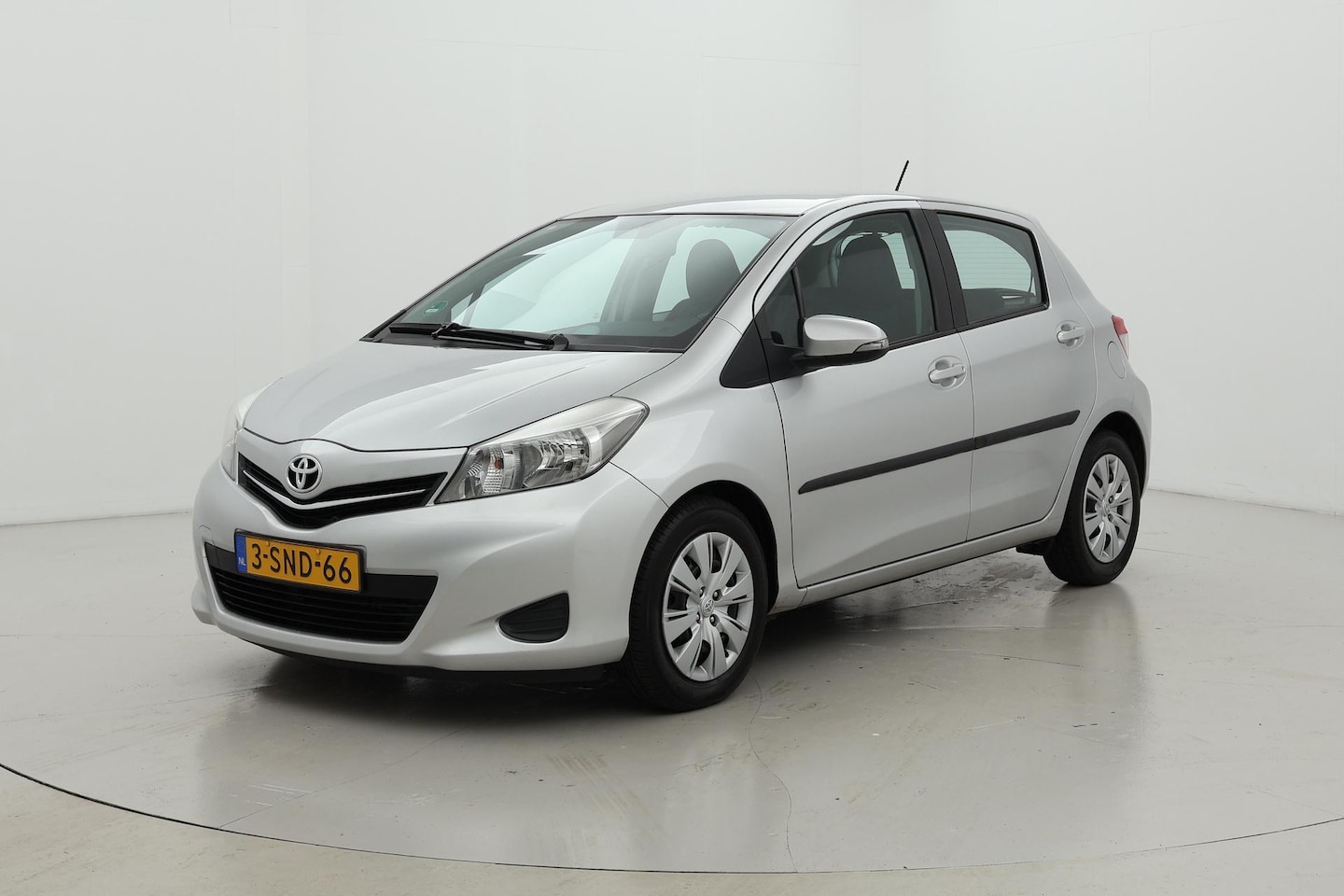 Toyota Yaris - 1.3 VVT-i Aspiration 1.3 VVT-i Aspiration 5drs - AutoWereld.nl