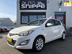 Hyundai i20 - 1.2i i-Deal -5DRS.-AIRCO-LED-LICHTMETALEN VELGEN-BLUETOOTH-RADIO/CD/USB/AUX-ORIGINEEL NEDE