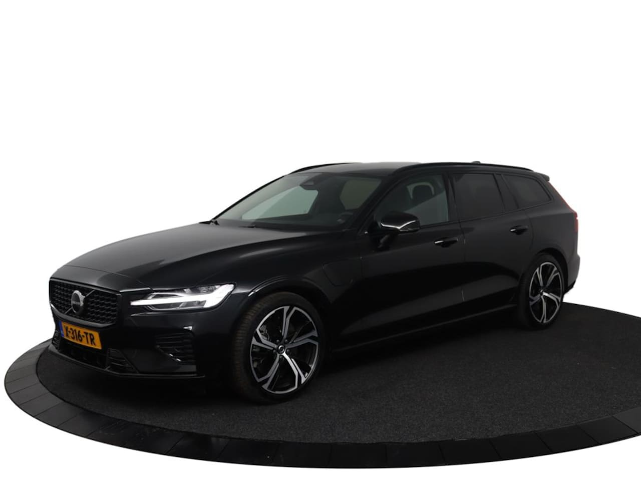 Volvo V60 - T6 AWD Plus Dark | Adaptieve cruise control incl. BLIS | Standkachel |Stoel & stuurwielver - AutoWereld.nl