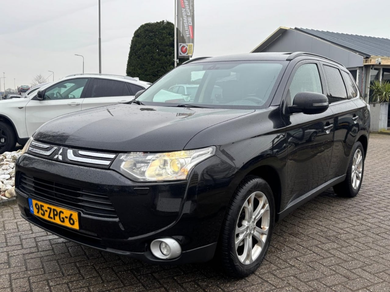 Mitsubishi Outlander - 2.0 Benzine 7-Persoons Schuifdak Trekhaak Leer 2013 - AutoWereld.nl