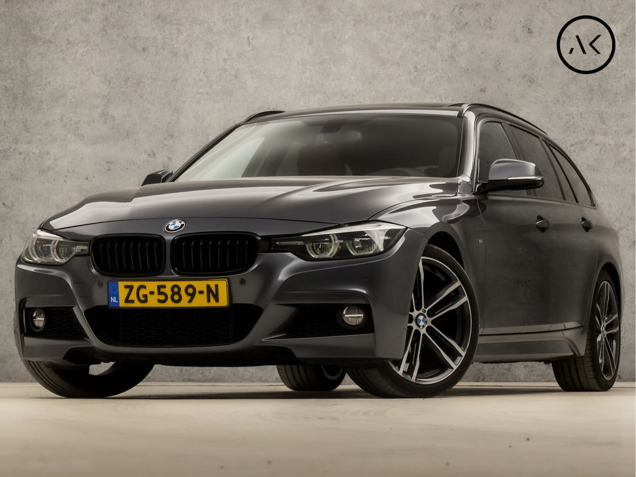 BMW 3-serie Touring - 318i M Sport Shadow Line Automaat (SCHUIFDAK, M PAKKET, HARMAN/KARDON, APPLE CARPLAY, GROO - AutoWereld.nl