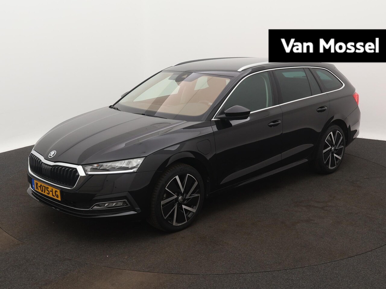 Skoda Octavia Combi - 1.4 TSI iV PHEV Business Edition € 4.000,- herwaardering! - AutoWereld.nl