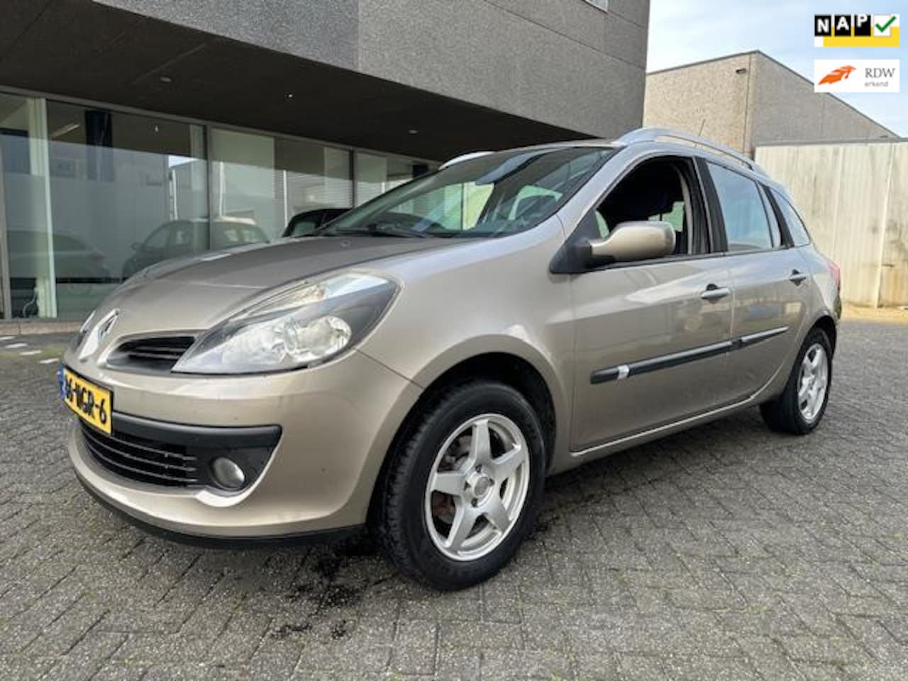 Renault Clio Estate - 1.2 TCE AIRCO BJ 11-2008 APK 02-26 - AutoWereld.nl