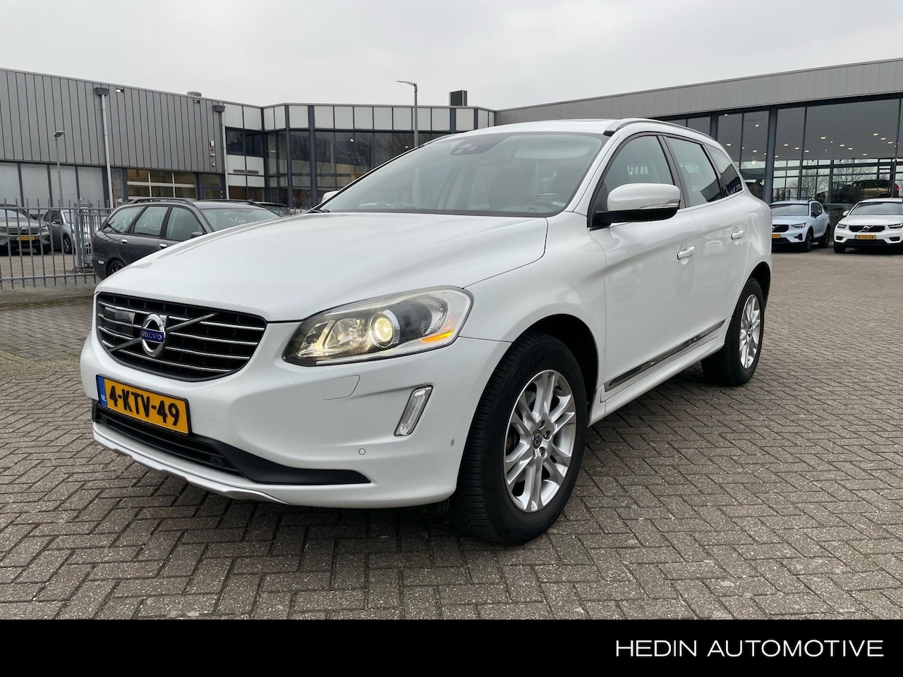 Volvo XC60 - 2.0 T5 FWD Summum | Automaat | 1800 Kg trekgewicht | Lederen bekleding | Elektrisch bedien - AutoWereld.nl