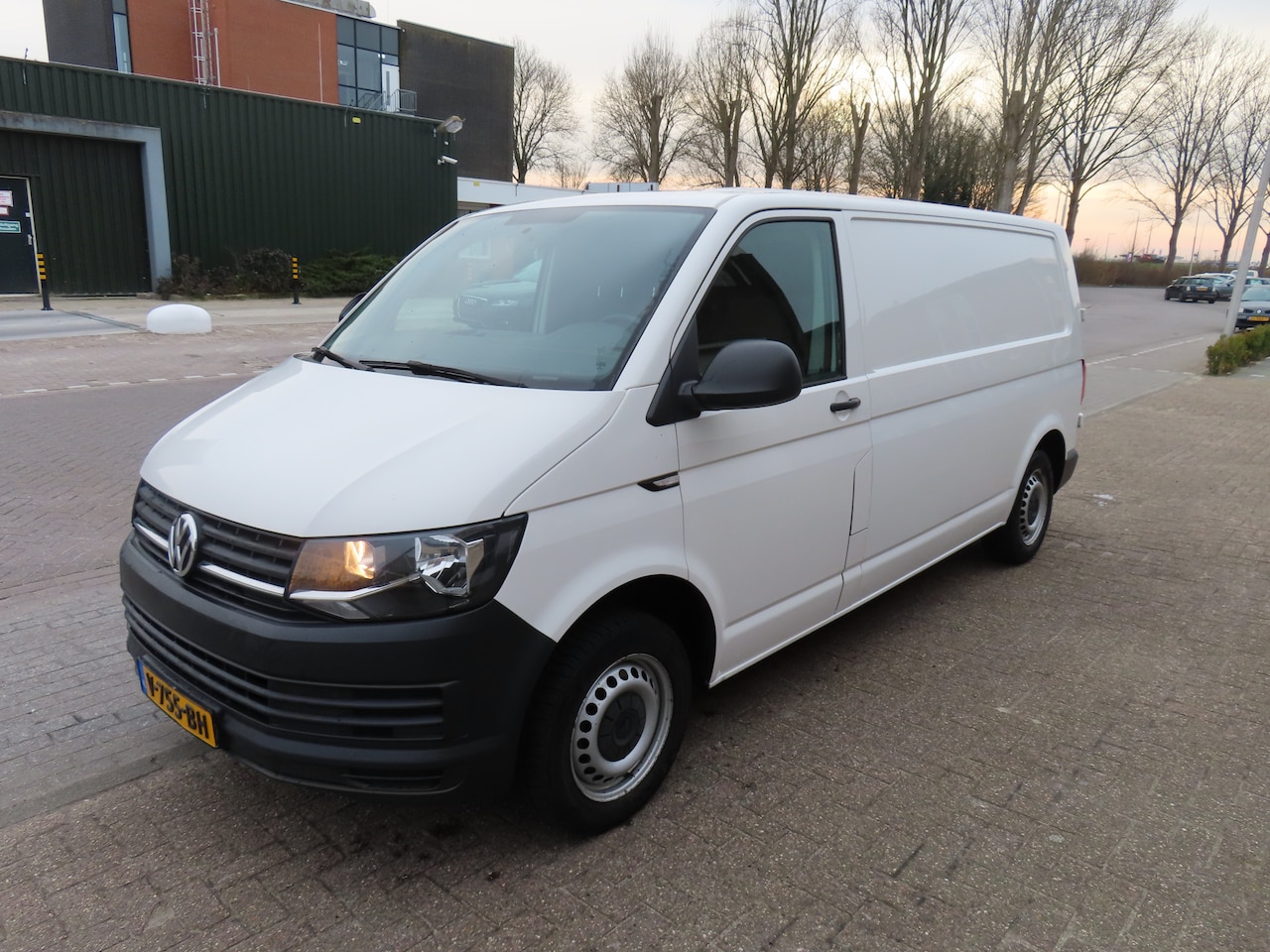 Volkswagen Transporter - 2.0 TDI L2H1 Trendline*Navi*Airco*EXPORT* - AutoWereld.nl