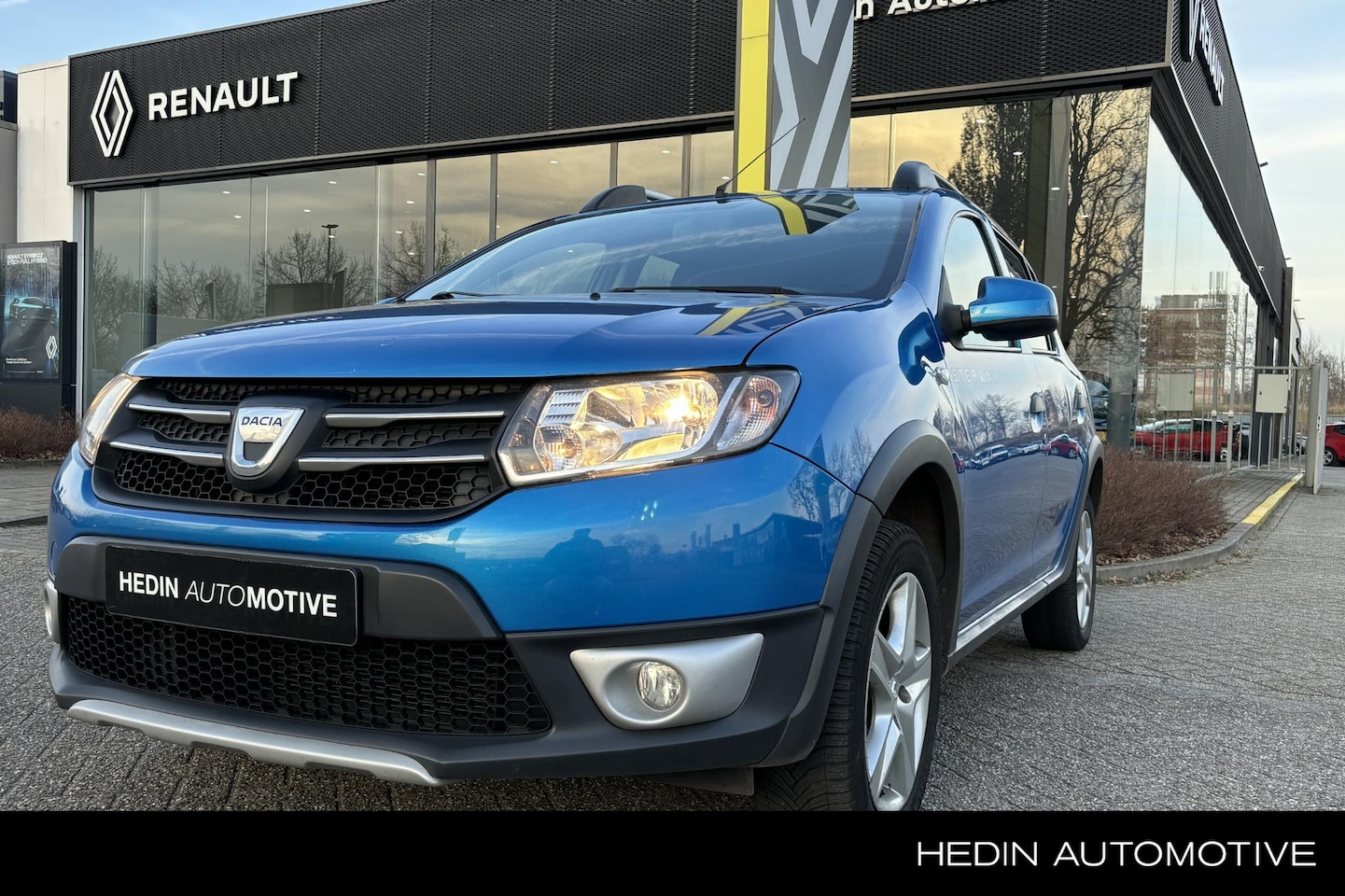 Dacia Sandero Stepway - 0.9 TCe Lauréate "Navi, Airco, Cruise, Trekhaak" - AutoWereld.nl